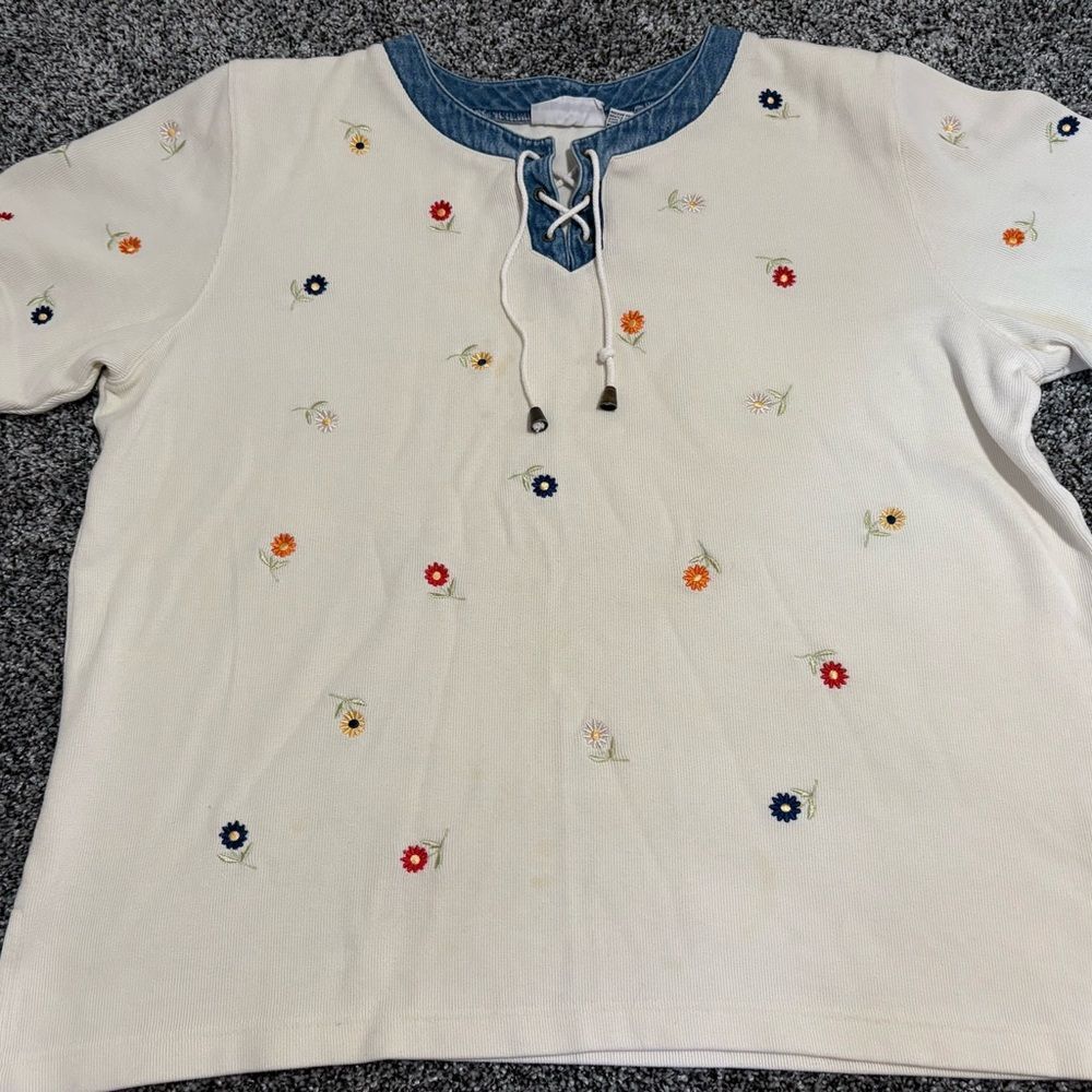 Alfred Dunner woman’s Embroidered flowered Shirt with Blue Collar size large